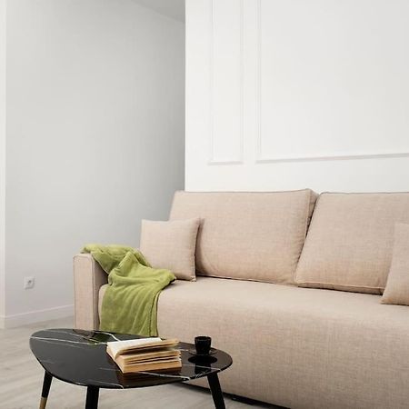 Newly Refurbished Modern 2-Bed Apartment In Heart Of Торремолинос Экстерьер фото