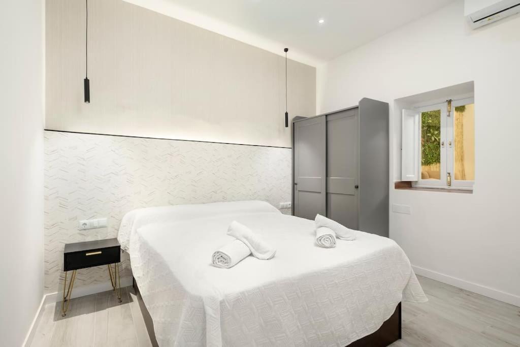 Newly Refurbished Modern 2-Bed Apartment In Heart Of Торремолинос Экстерьер фото