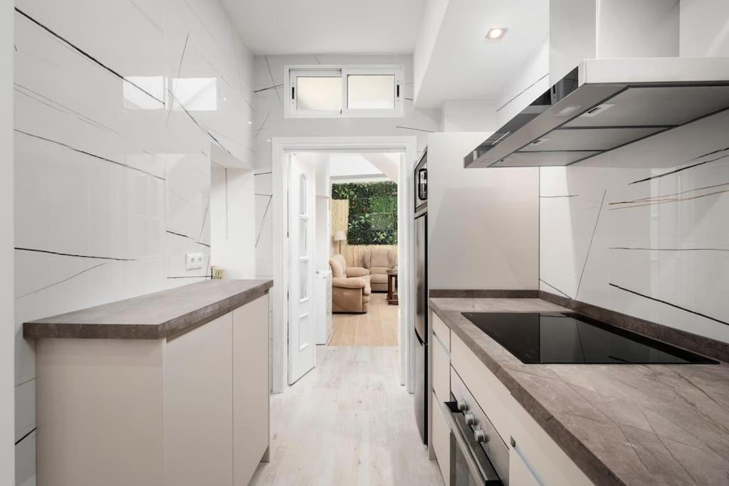 Newly Refurbished Modern 2-Bed Apartment In Heart Of Торремолинос Экстерьер фото
